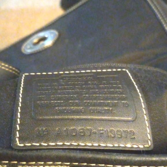 Coach 9 X 13 Crossover Bag A 1067-F13972 - Picture 4 of 6